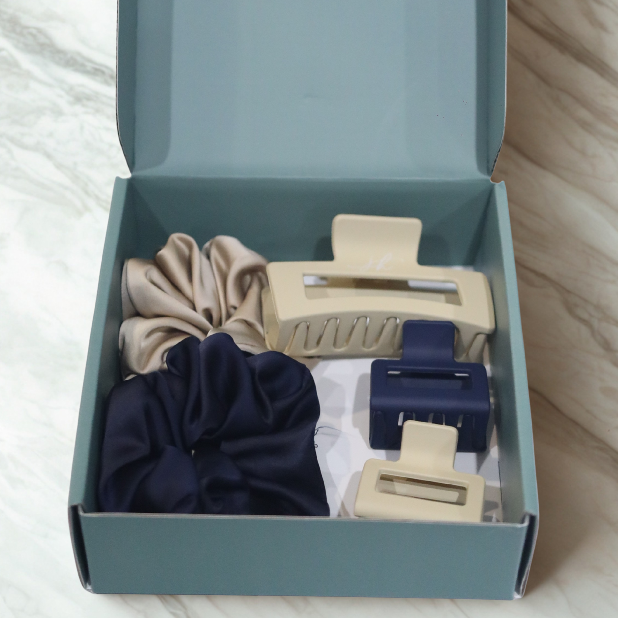 Tie'd Classic Hair Box